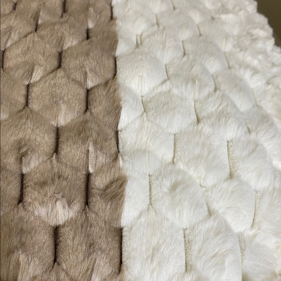 Cozy Beige and White Textured Comforter Set - Picture 12 of 15